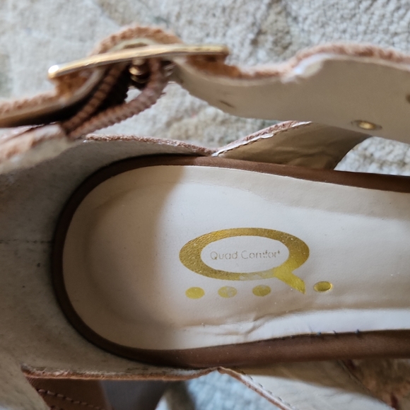 🎊HP🎊 Denver Hayes Wedge Style Heels Tan 7 - Picture 2 of 10